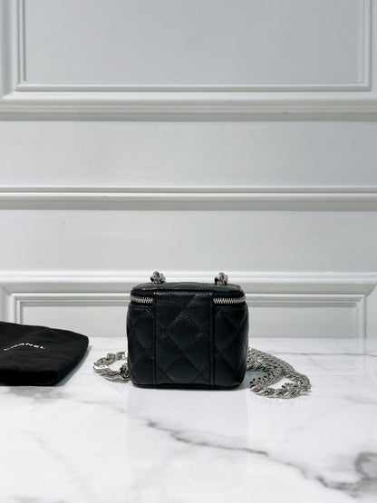 CHANEL 22S VANITY CASE, Black/Silver