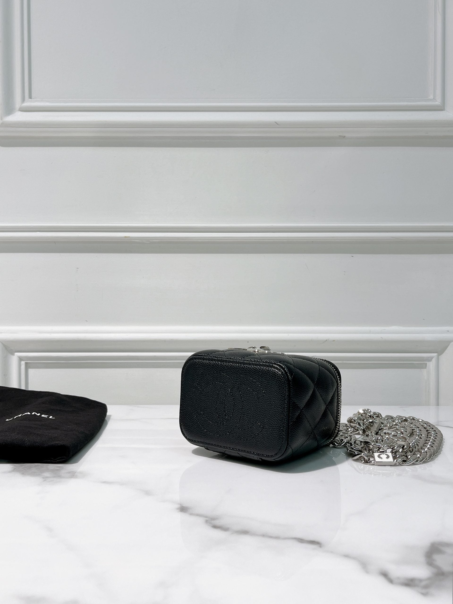 CHANEL 22S VANITY CASE, Black/Silver