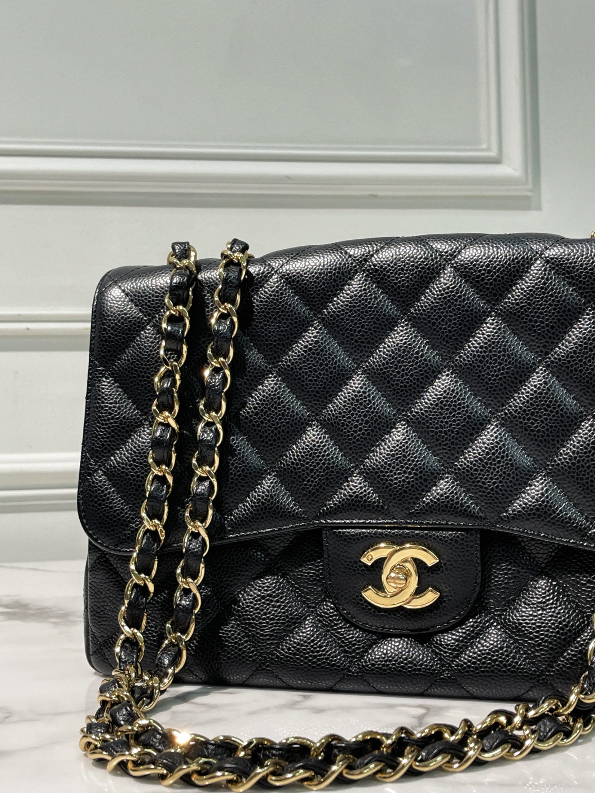 CHANEL SINGLE FLAP JUMBO, Black/Gold