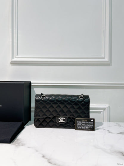 CHANEL CLASSIC FLAP, Black/Silver