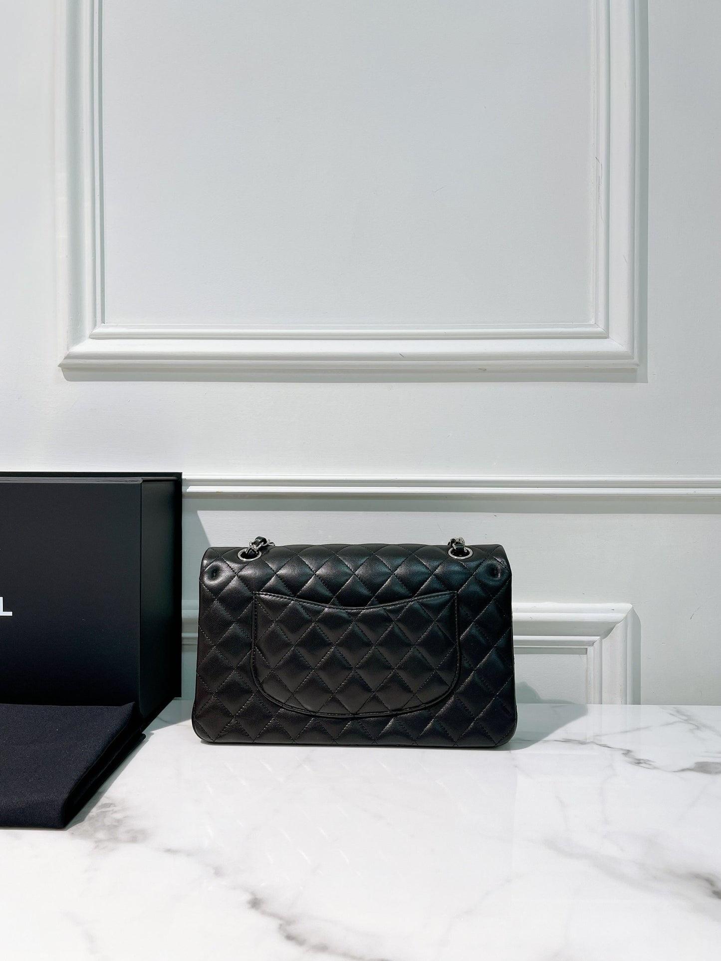 CHANEL CLASSIC FLAP, Black/Silver