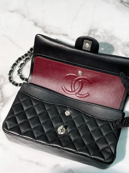 CHANEL CLASSIC FLAP, Black/Silver