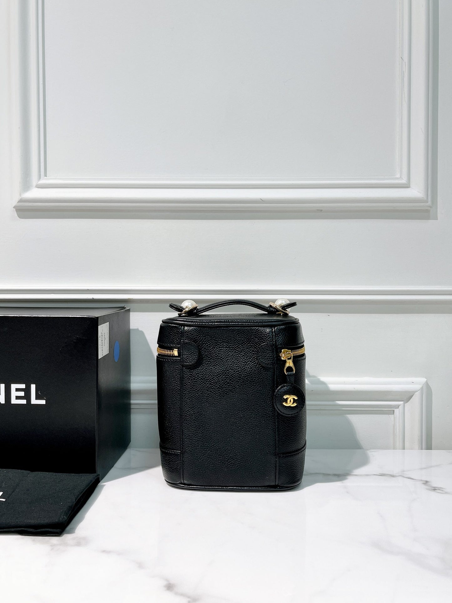 CHANEL VINTAGE CASE, Black/Gold