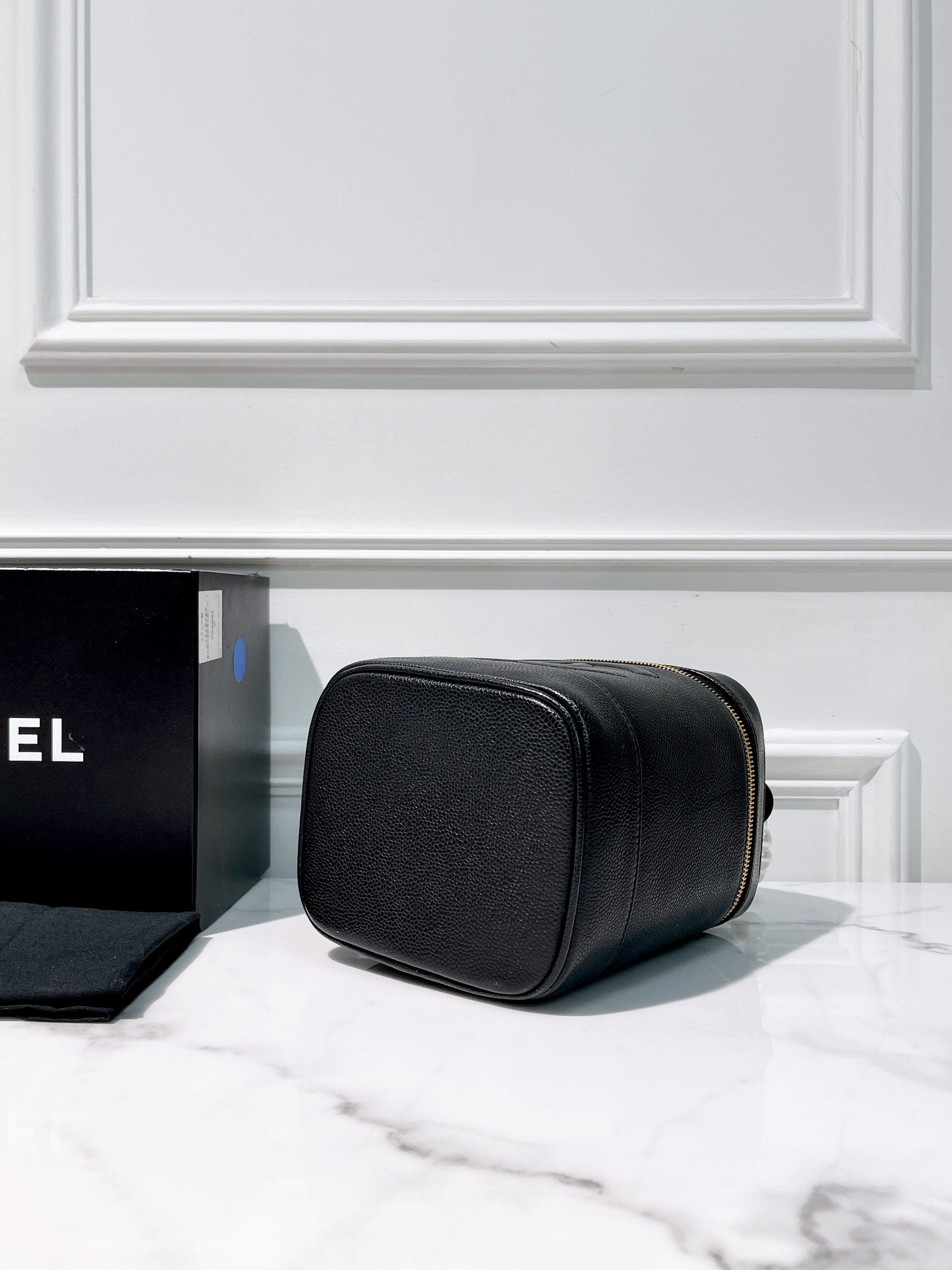 CHANEL VINTAGE CASE, Black/Gold