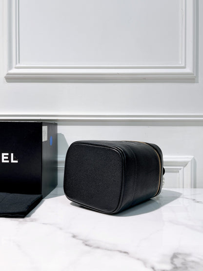 CHANEL VINTAGE CASE, Black/Gold