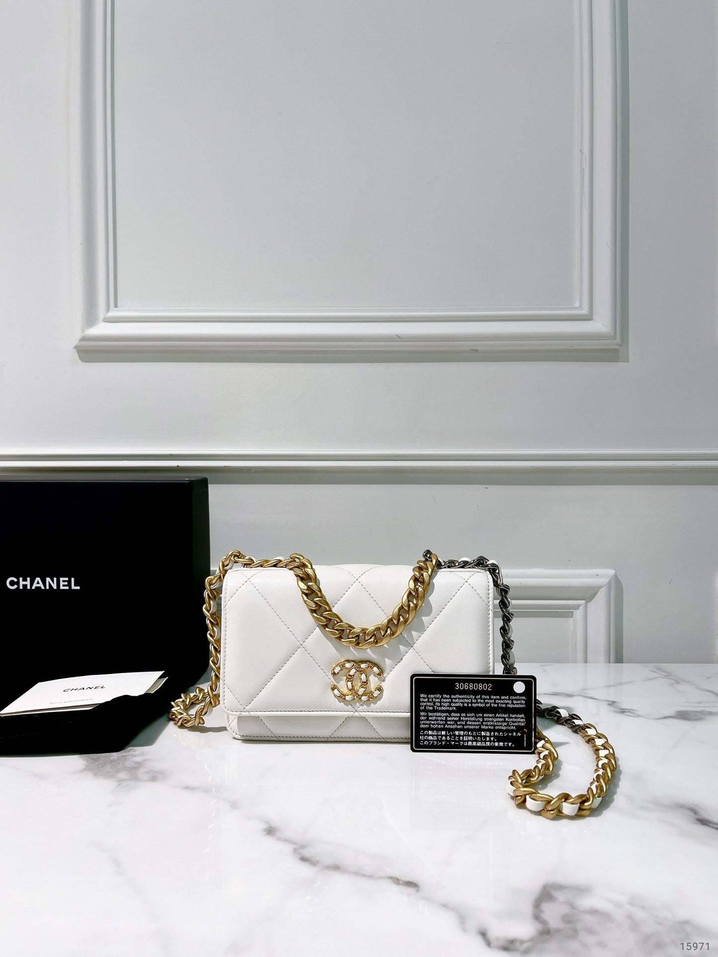 CHANEL 19 WOC, White/Gold