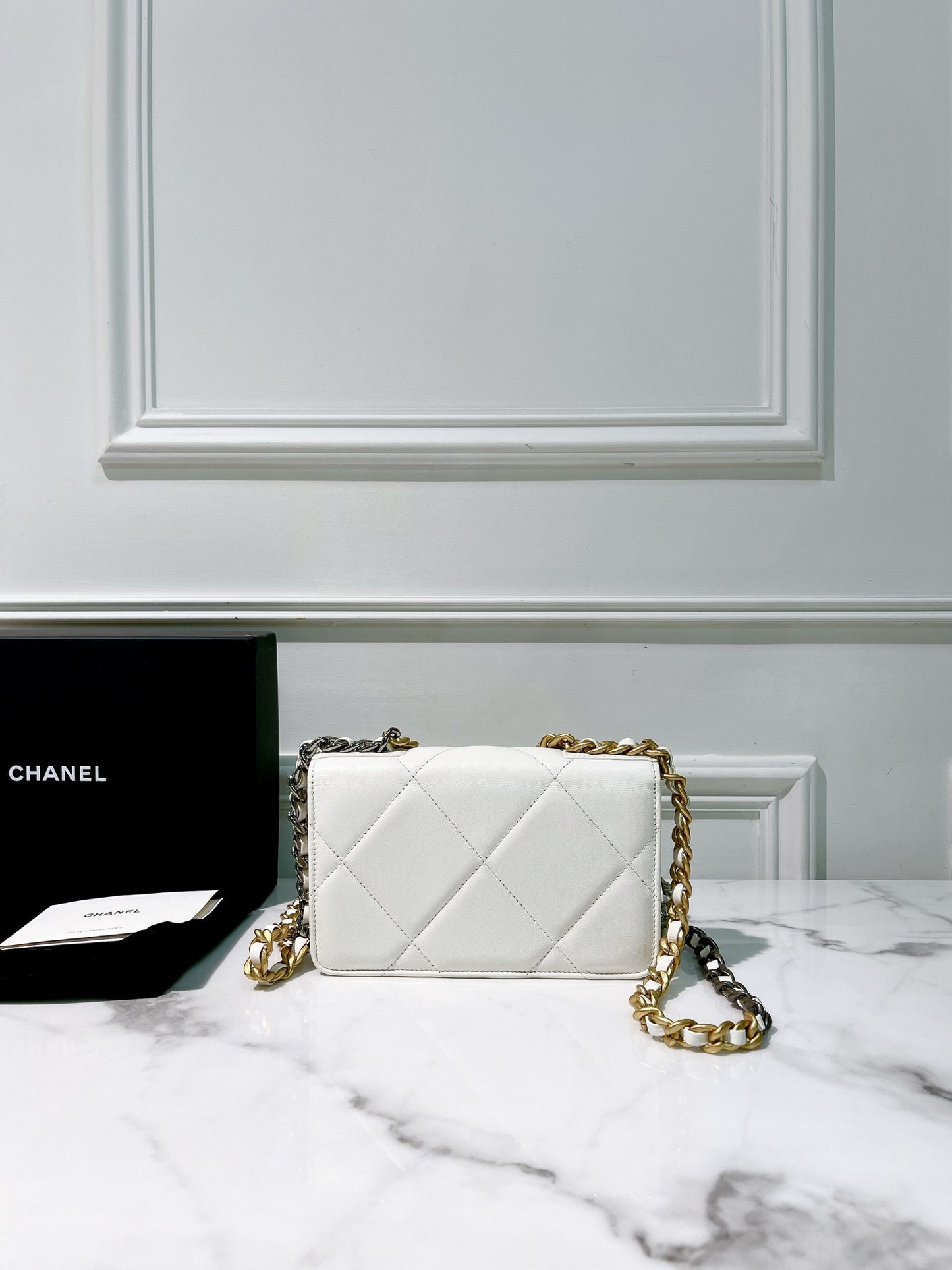 CHANEL 19 WOC, White/Gold