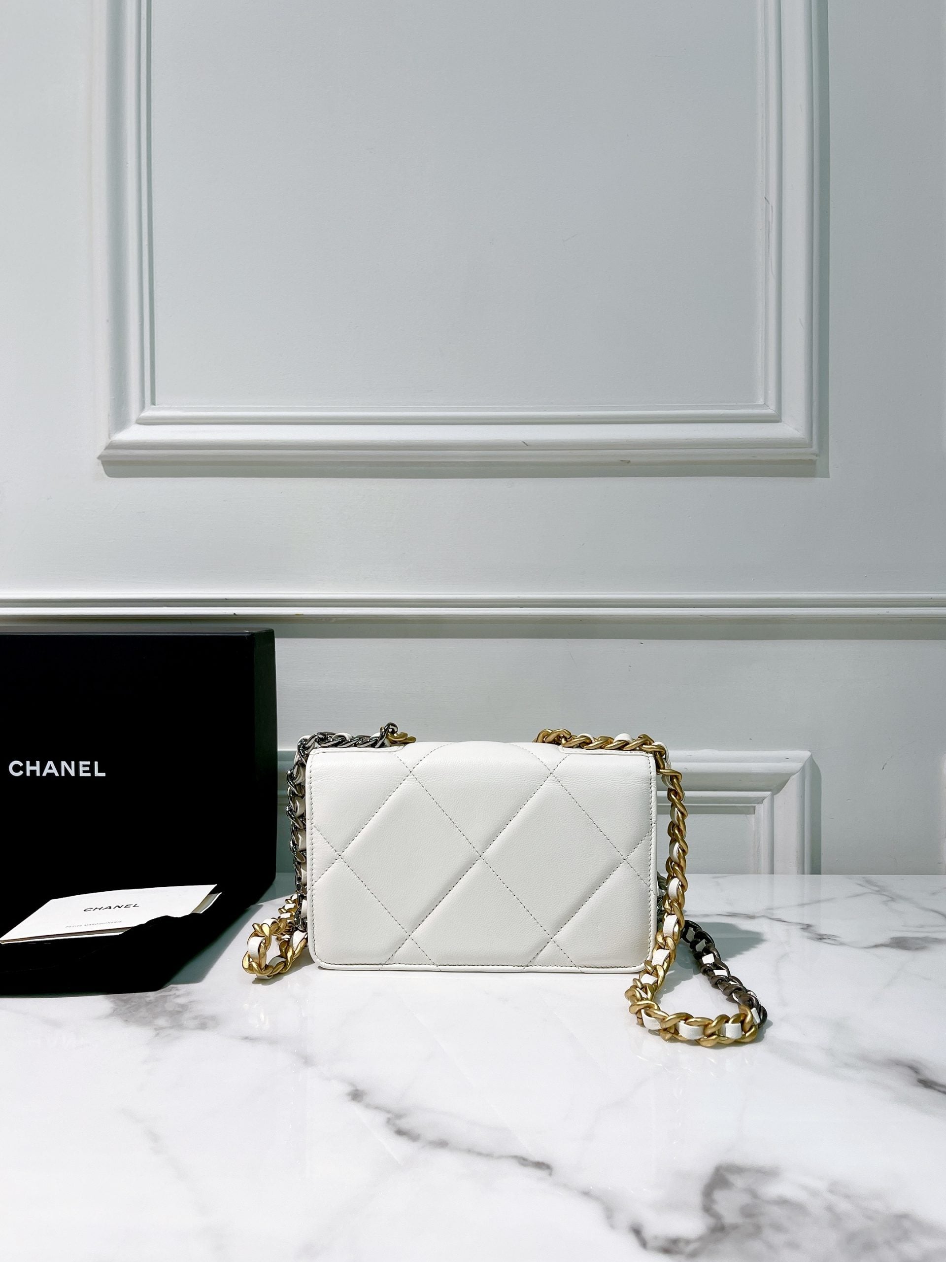 CHANEL 19 WOC, White/Gold