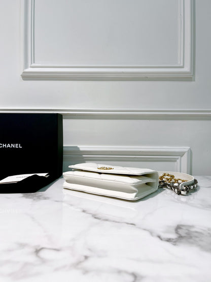 CHANEL 19 WOC, White/Gold