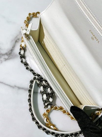 CHANEL 19 WOC, White/Gold