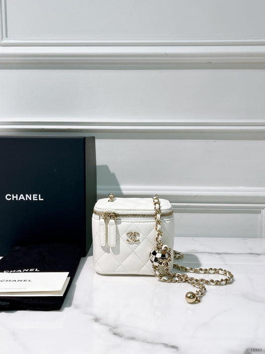 CHANEL 23C MINI VANITY CASE, White/Gold