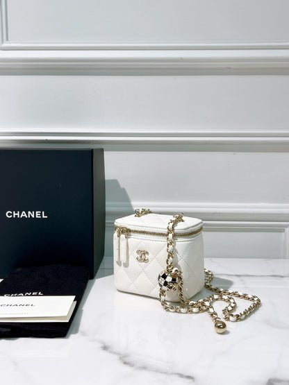 CHANEL 23C MINI VANITY CASE, White/Gold