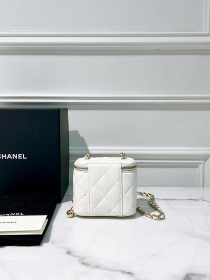 CHANEL 23C MINI VANITY CASE, White/Gold