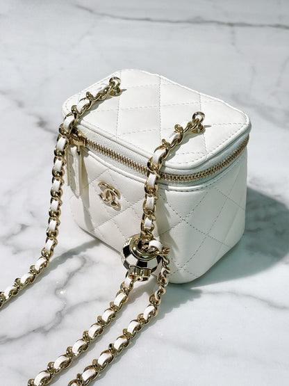 CHANEL 23C MINI VANITY CASE, White/Gold