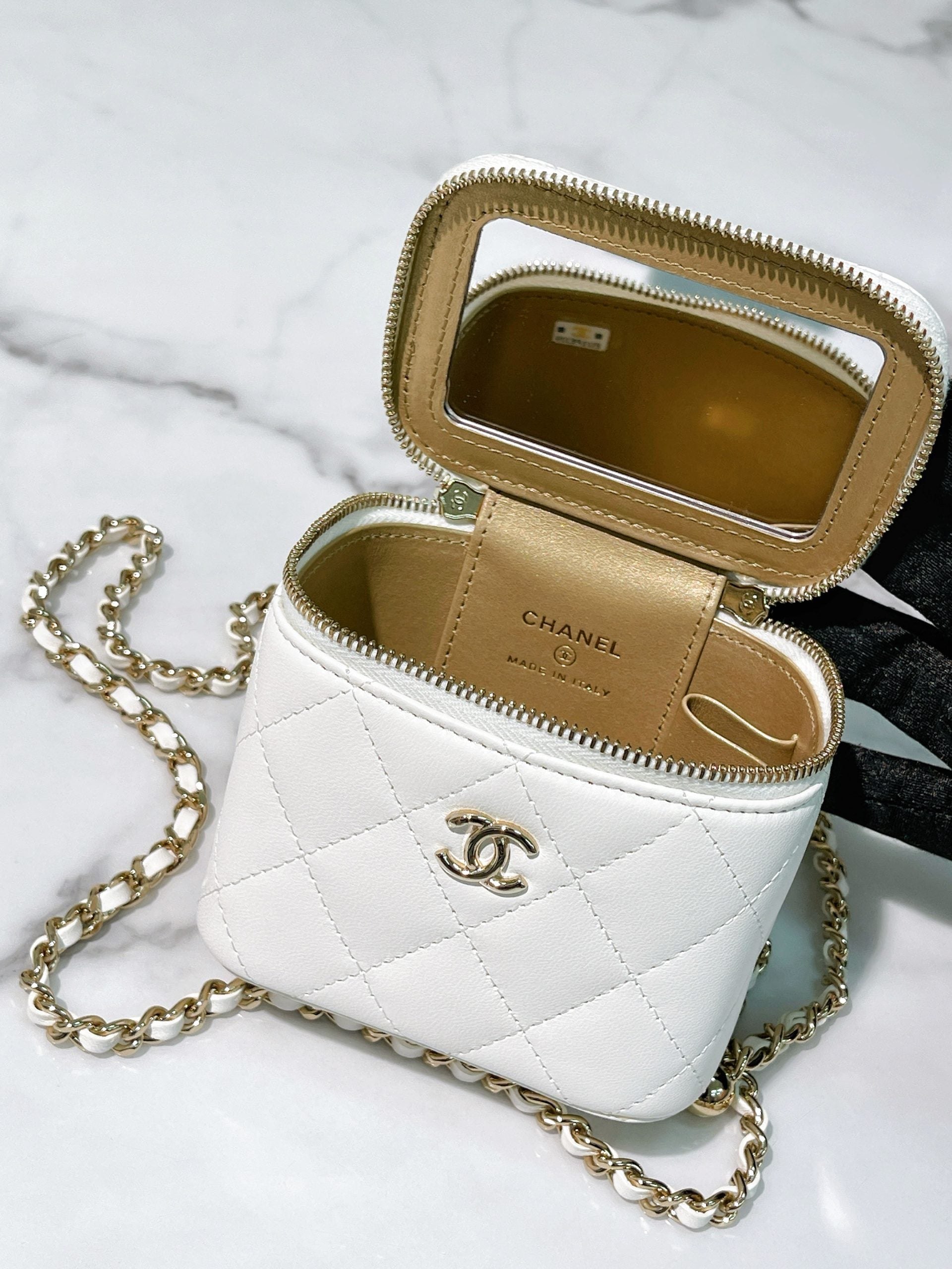 CHANEL 23C MINI VANITY CASE, White/Gold