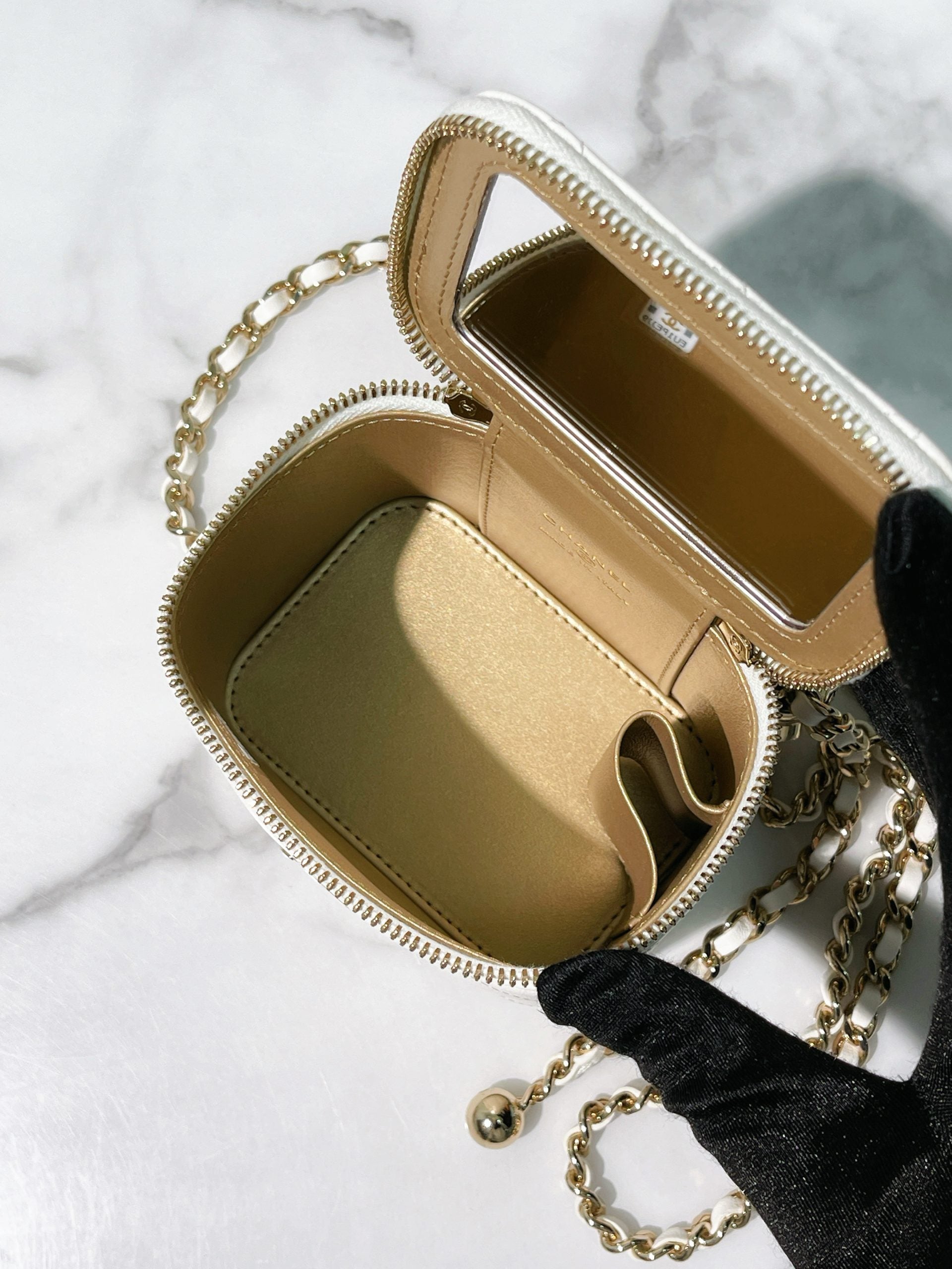 CHANEL 23C MINI VANITY CASE, White/Gold