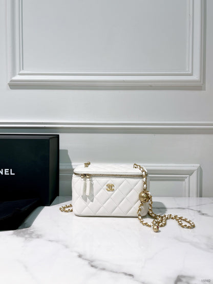 CHANEL VANITY CASE, White/Gold