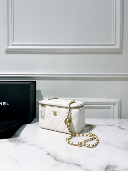 CHANEL VANITY CASE, White/Gold