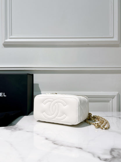 CHANEL VANITY CASE, White/Gold