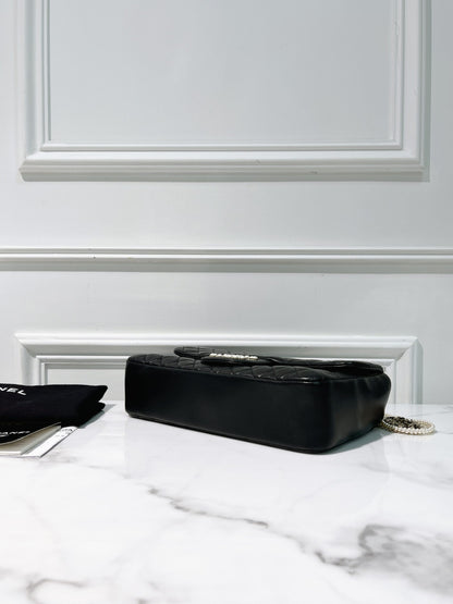 CHANEL WESTMINSTER FLAP, Black/Gold