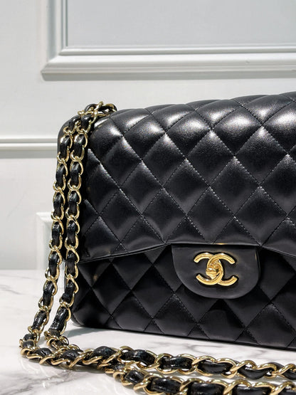 CHANEL JUMBO CLASSIC FLAP, Black/Gold