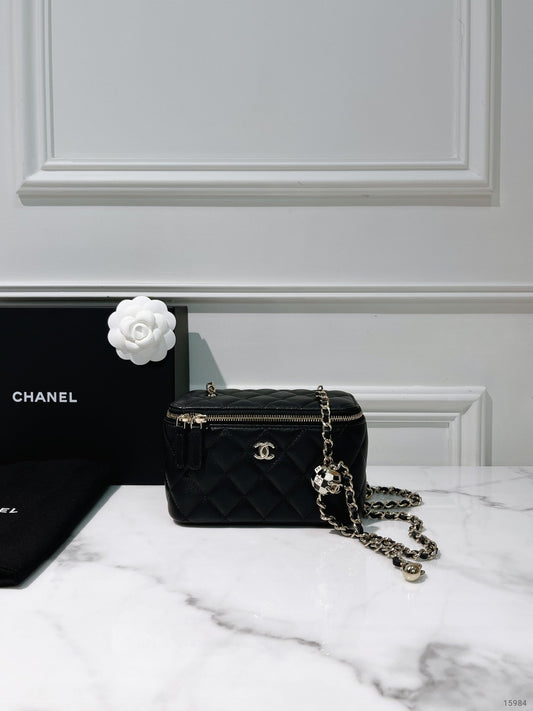 CHANEL 23C VANITY CASE, Black/Gold