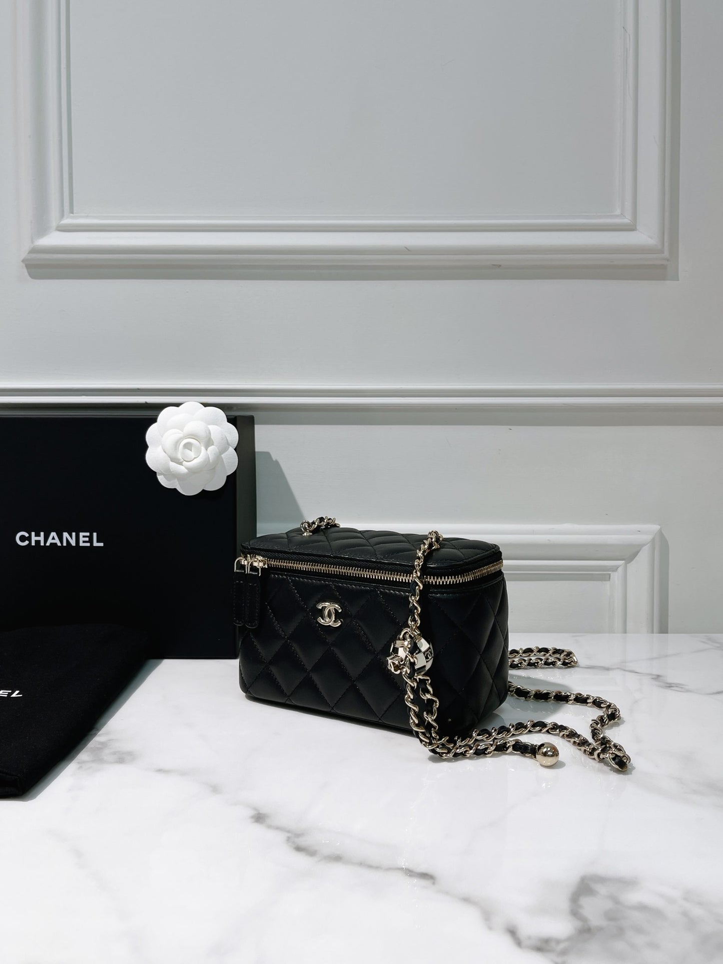 CHANEL 23C VANITY CASE, Black/Gold