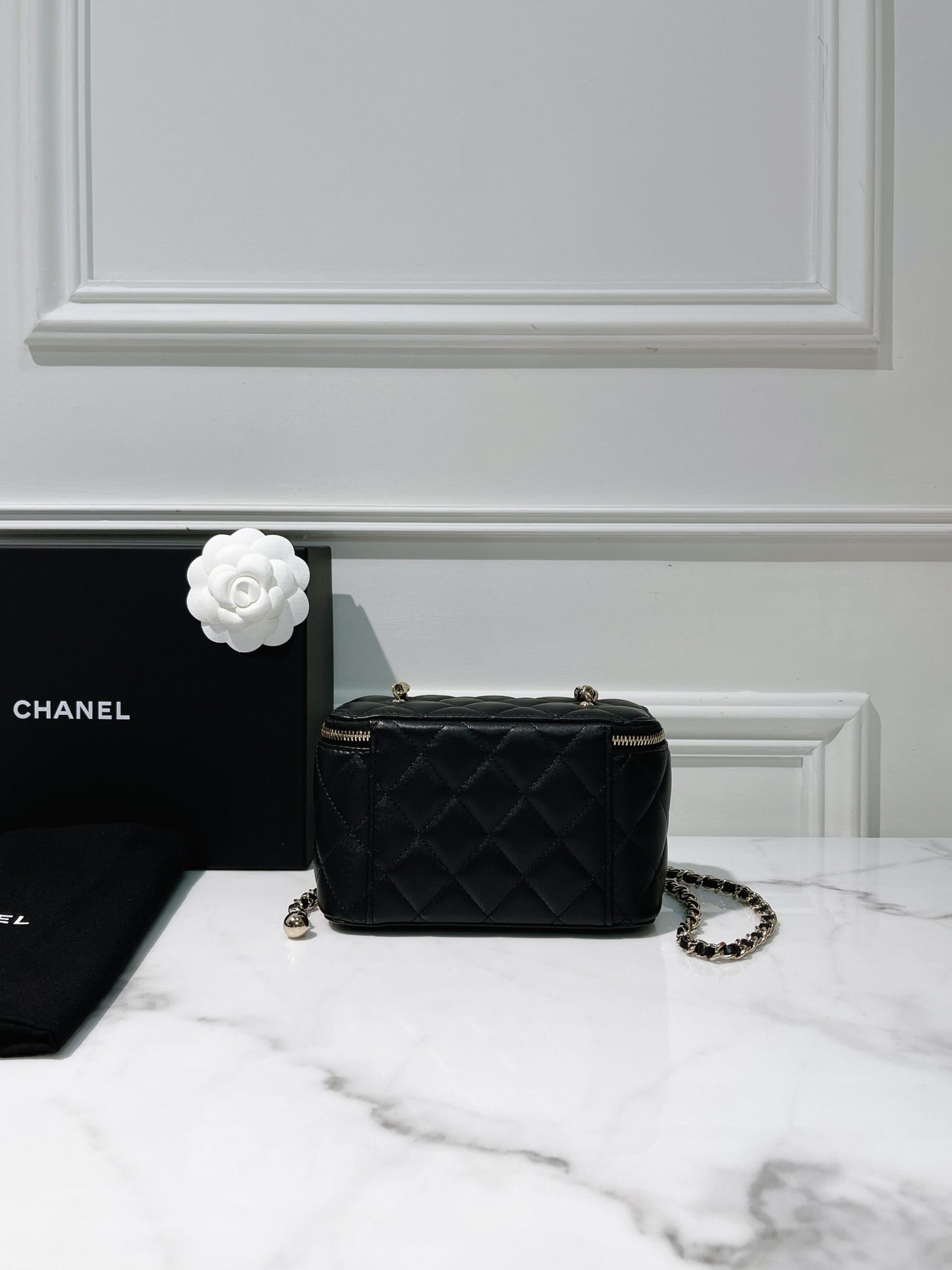 CHANEL 23C VANITY CASE, Black/Gold