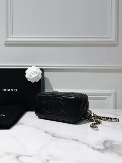 CHANEL 23C VANITY CASE, Black/Gold
