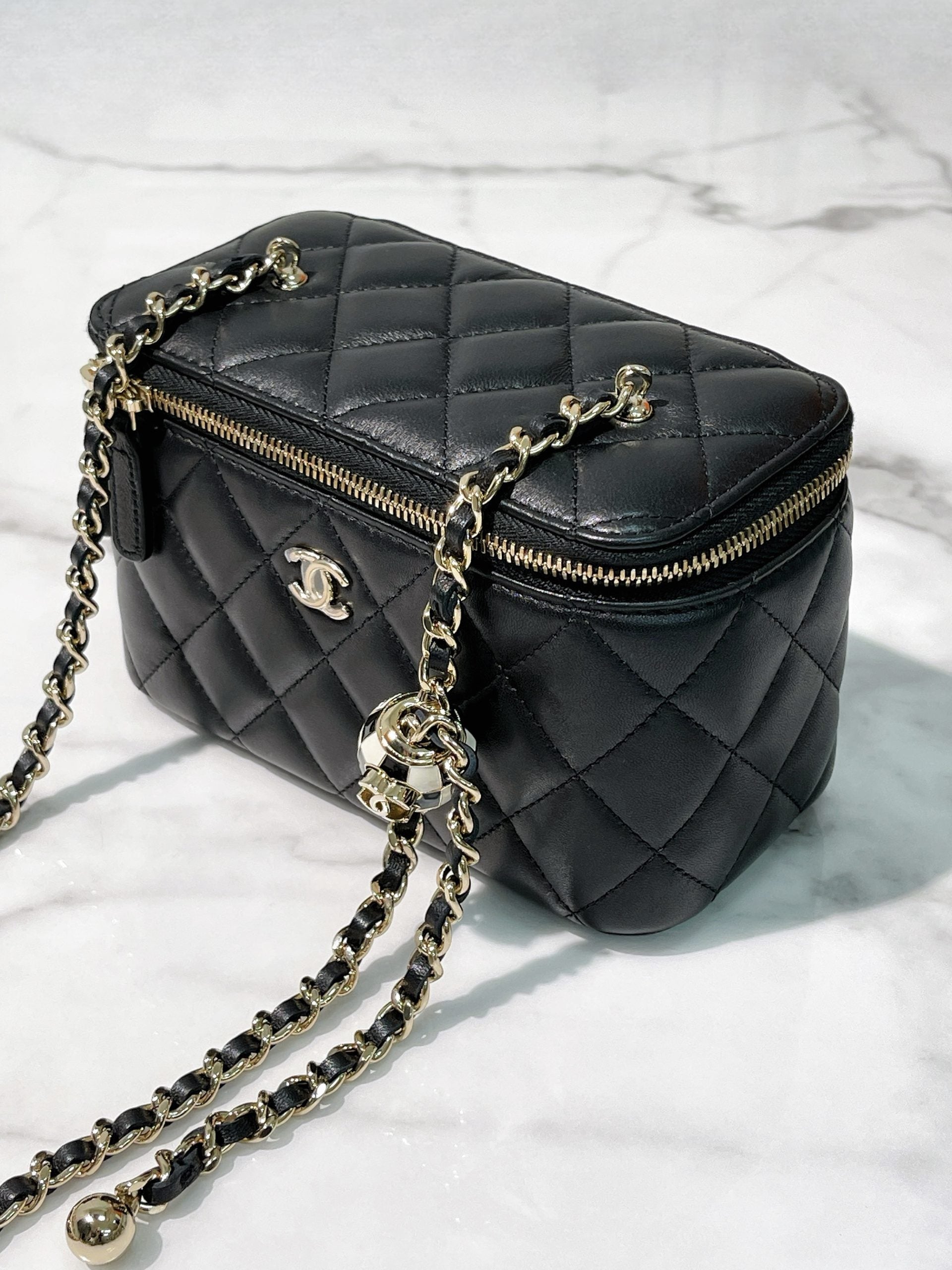 CHANEL 23C VANITY CASE, Black/Gold