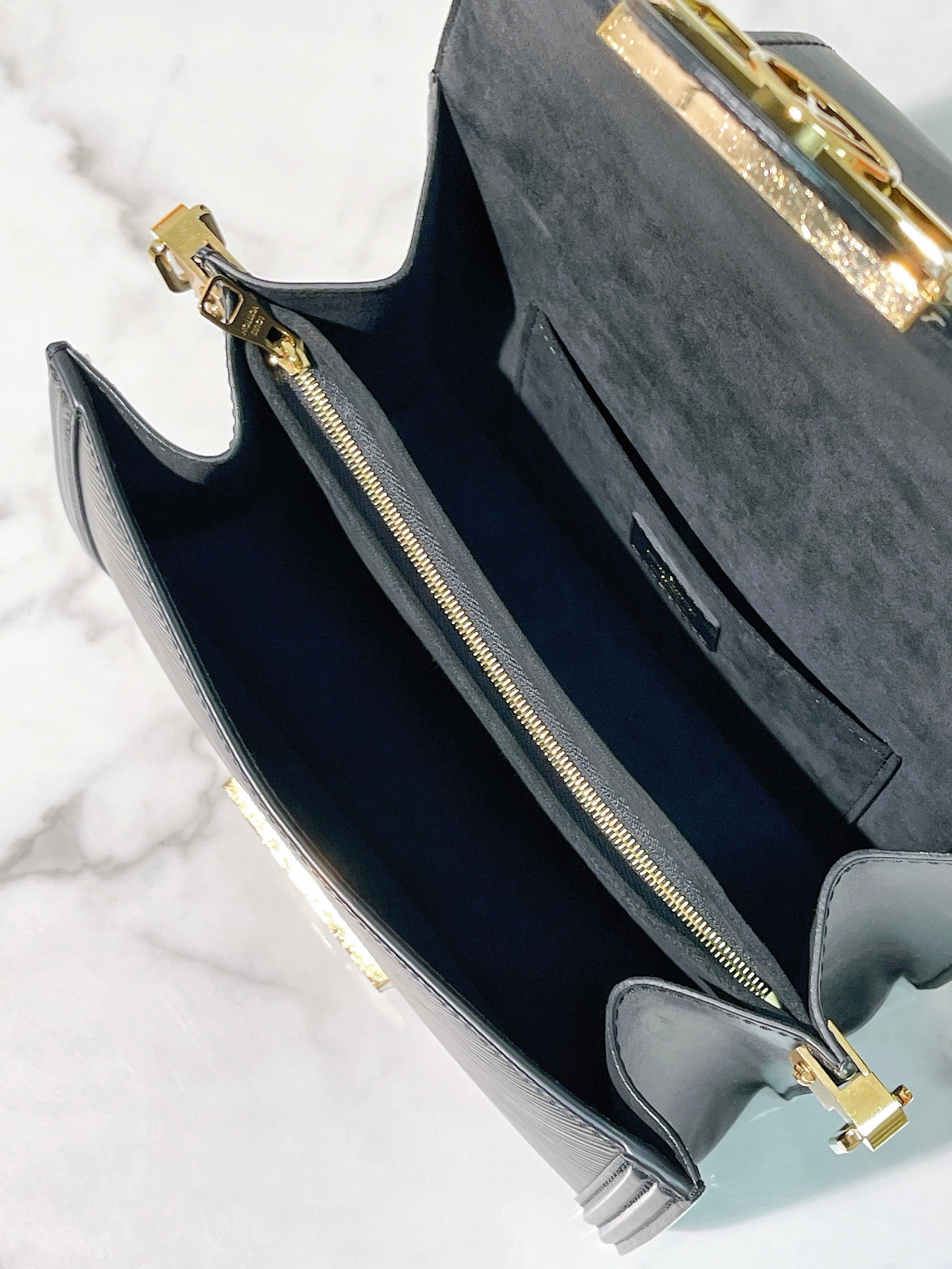 LV DAUPHINE MM, Black/Gold