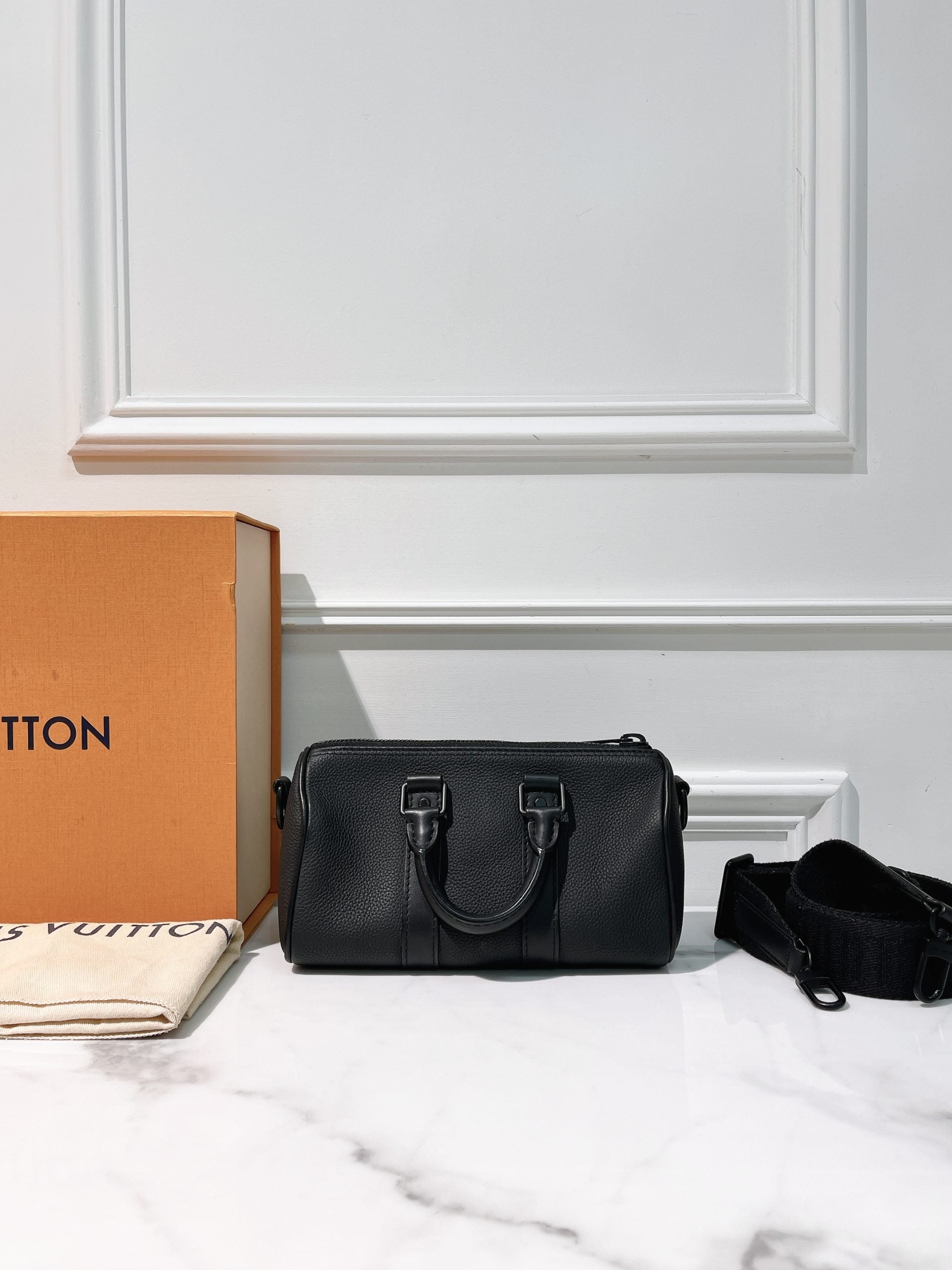 LV KEEPALL XS, So Black