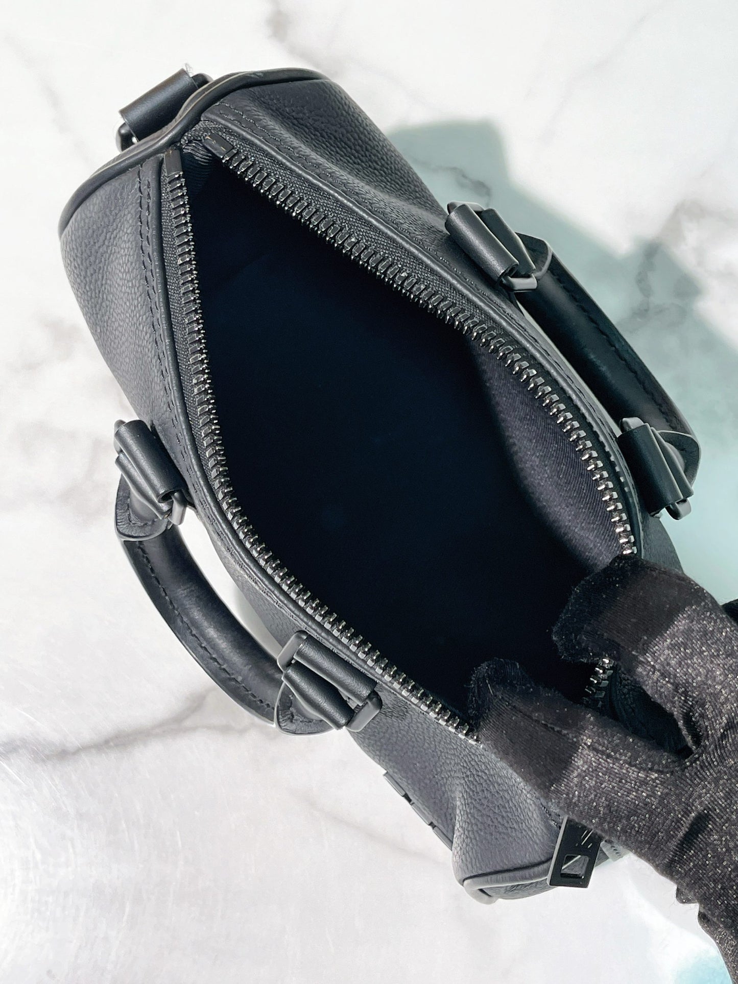 LV KEEPALL XS, So Black