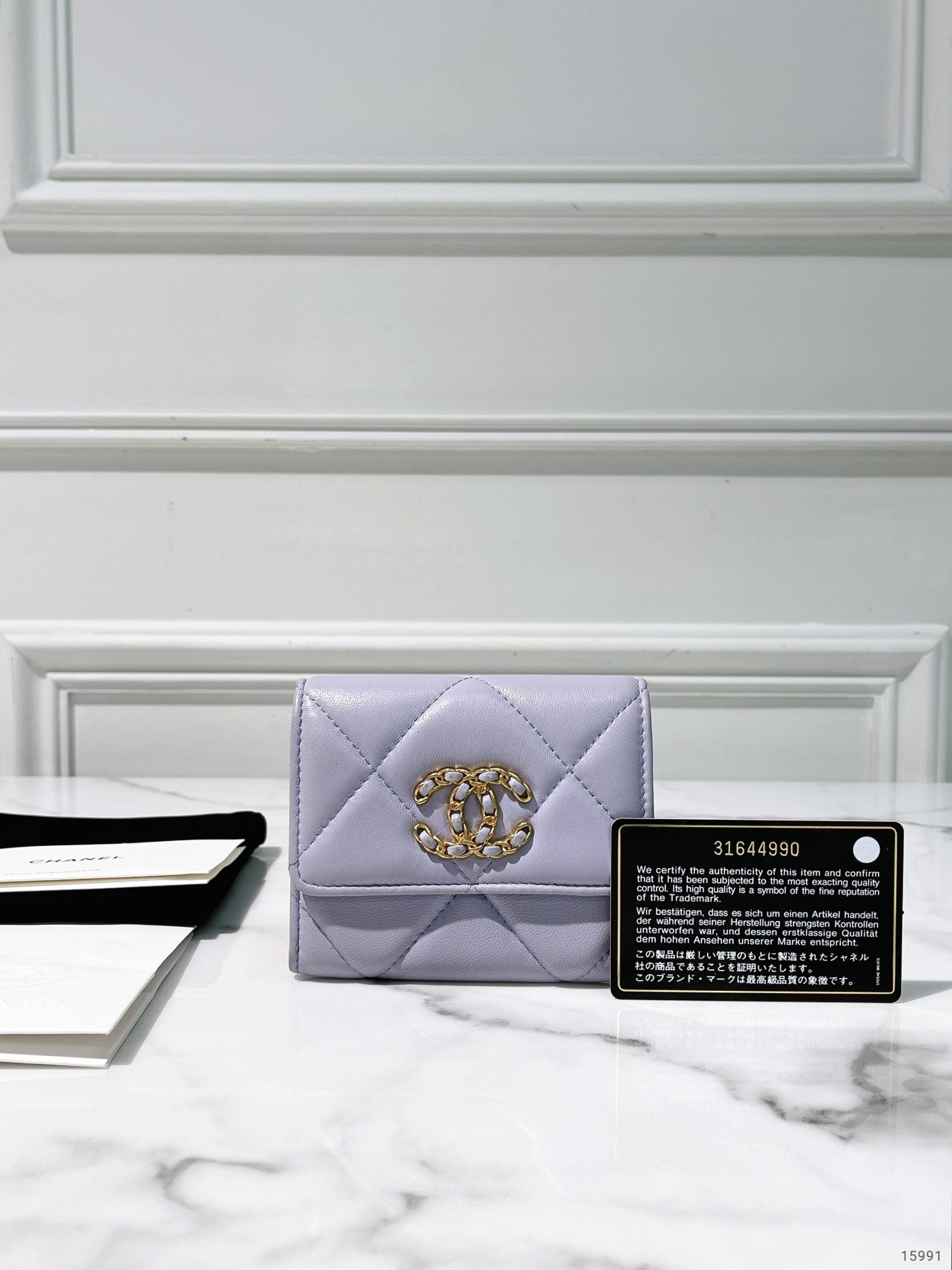 CHANEL 19 CARD HOLDER, Purple/Gold