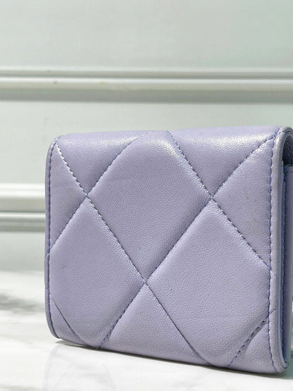 CHANEL 19 CARD HOLDER, Purple/Gold