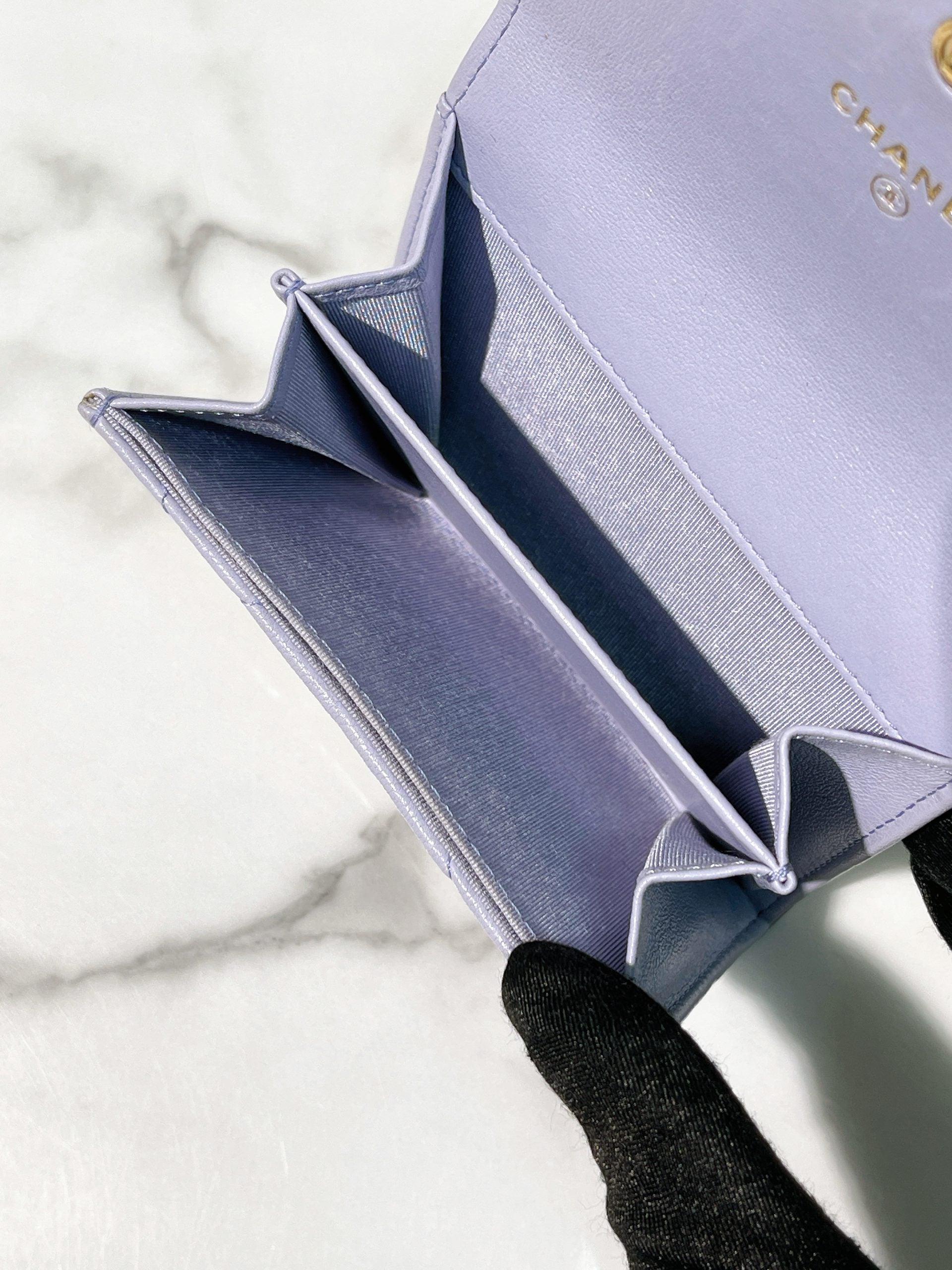 CHANEL 19 CARD HOLDER, Purple/Gold