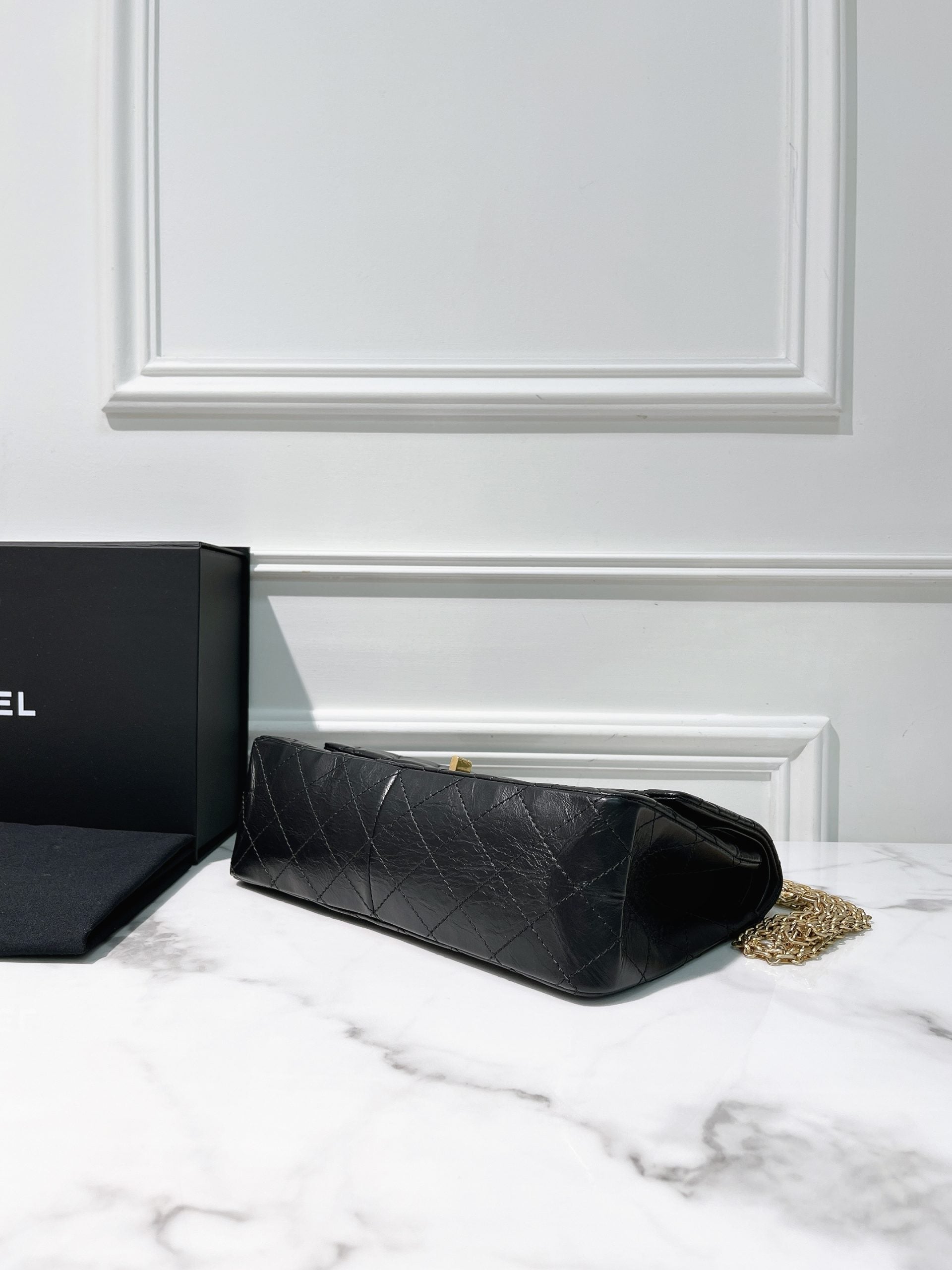 CHANEL 2.55 LARGE, Black/Gold