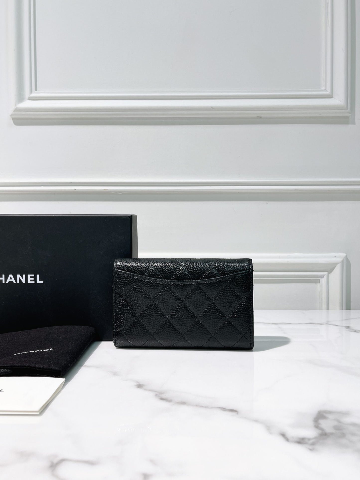 CHANEL CLASSIC WALLET, Black/Gold