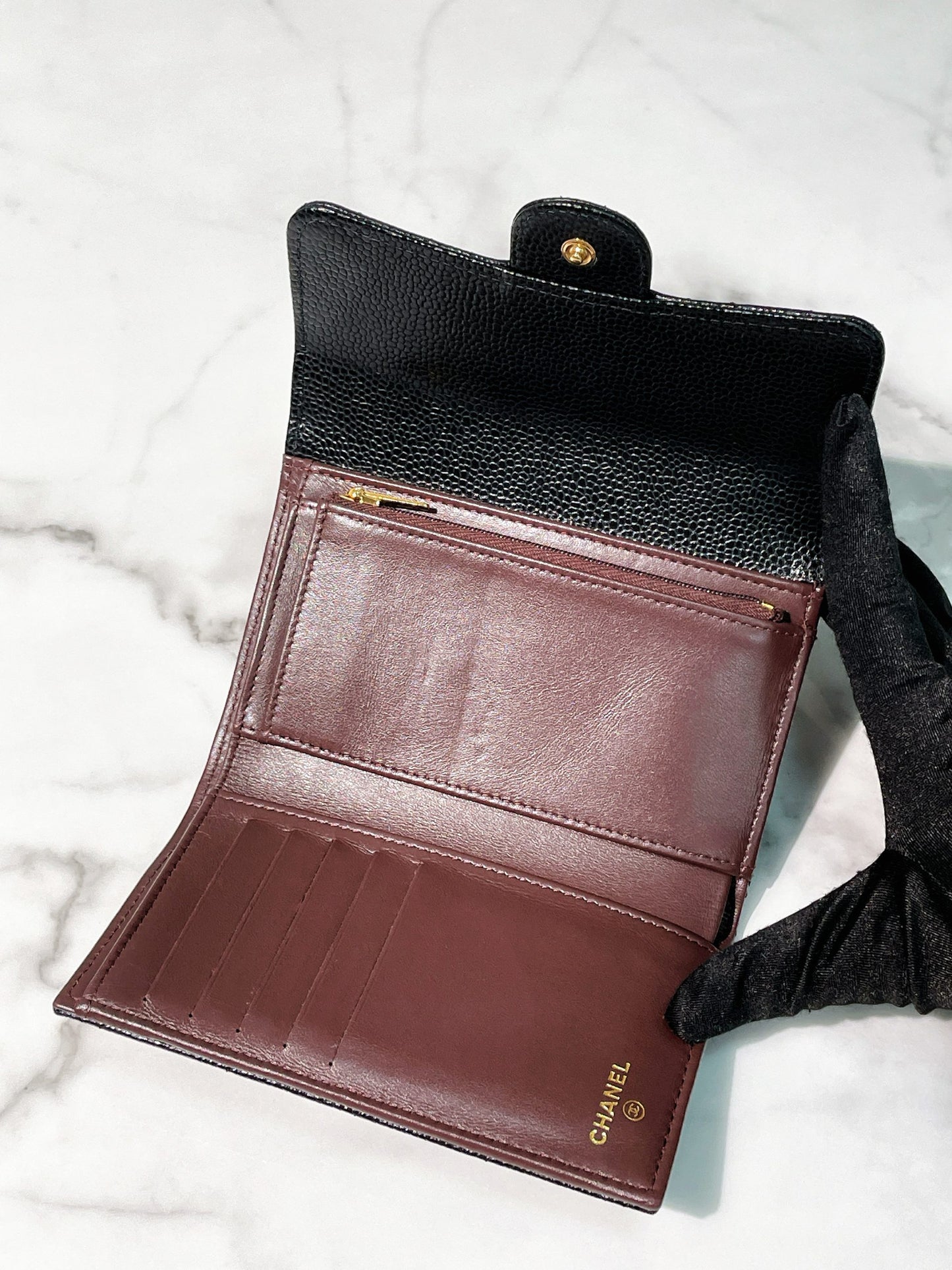 CHANEL CLASSIC WALLET, Black/Gold