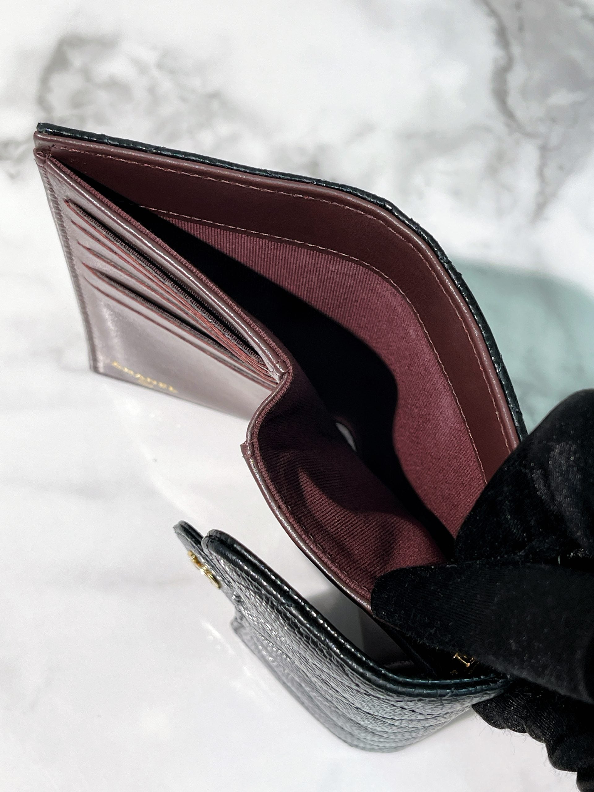 CHANEL CLASSIC WALLET, Black/Gold