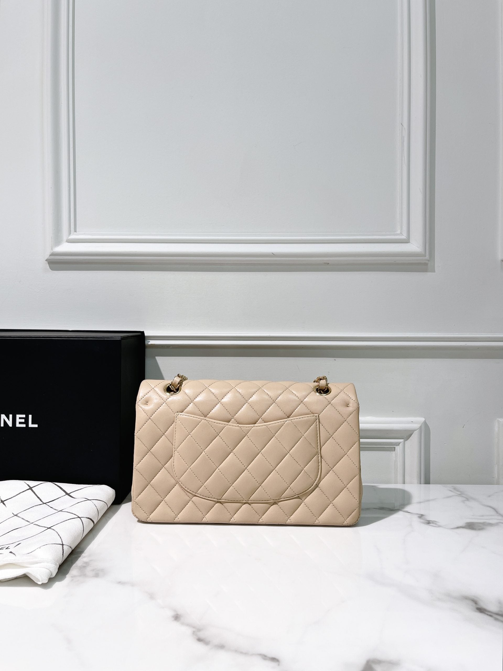 CHANEL CLASSIC FLAP, Beige/Gold