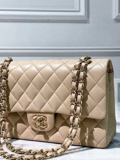 CHANEL CLASSIC FLAP, Beige/Gold
