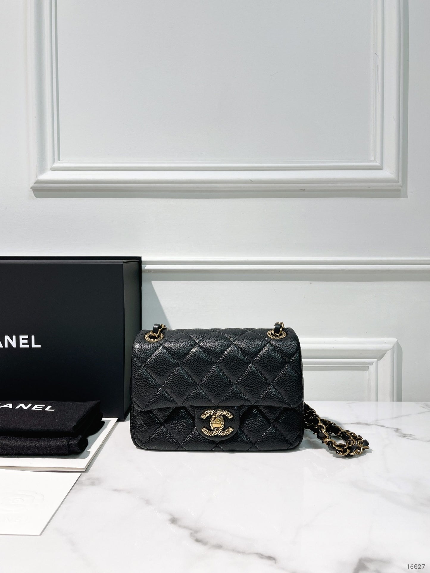 CHANEL 24B MINI SQUARE, Black/Gold