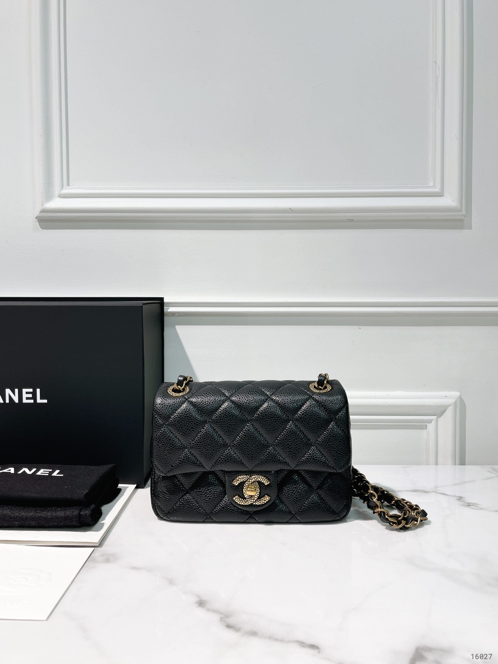 CHANEL 24B MINI SQUARE, Black/Gold