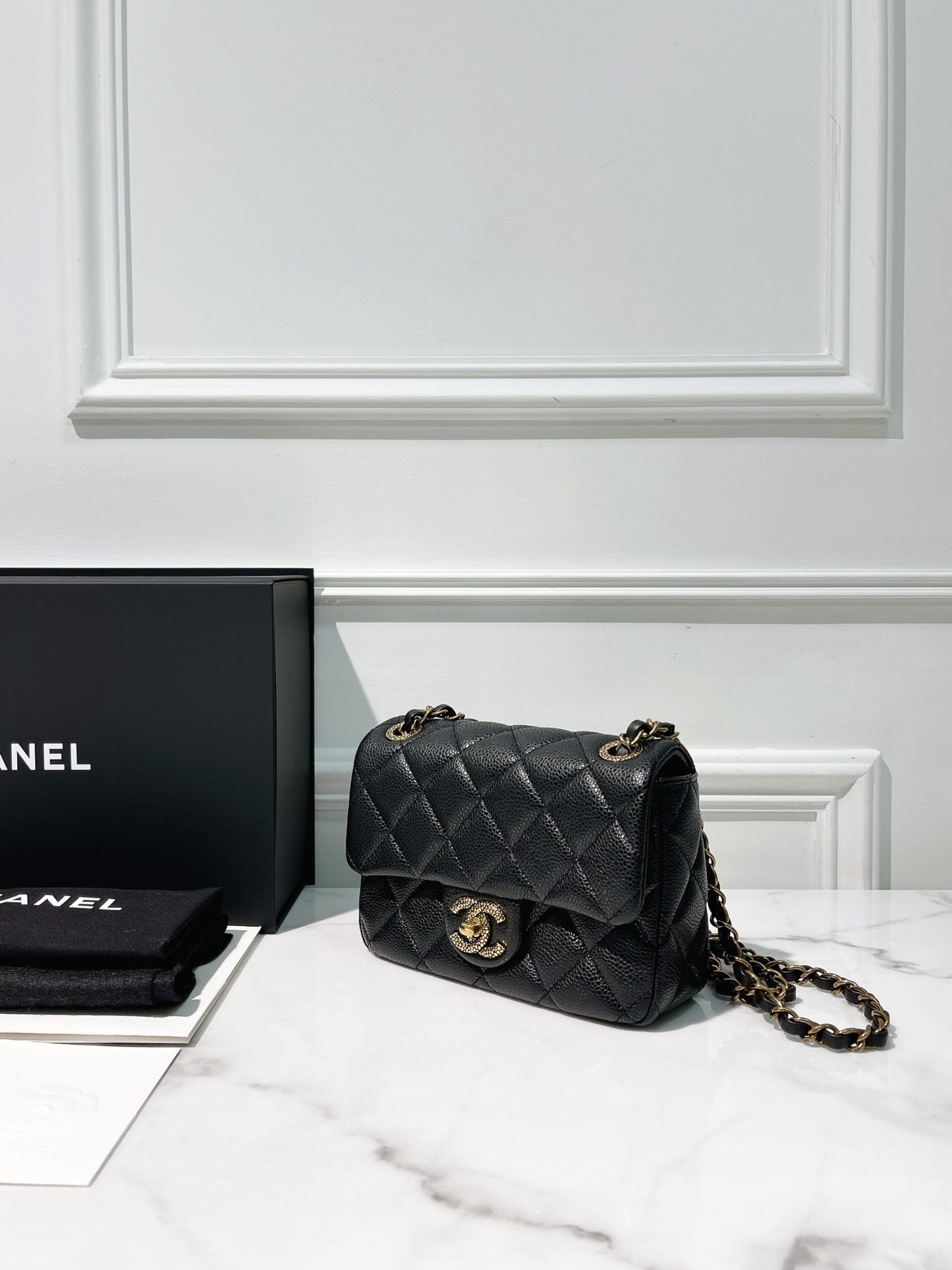 CHANEL 24B MINI SQUARE, Black/Gold
