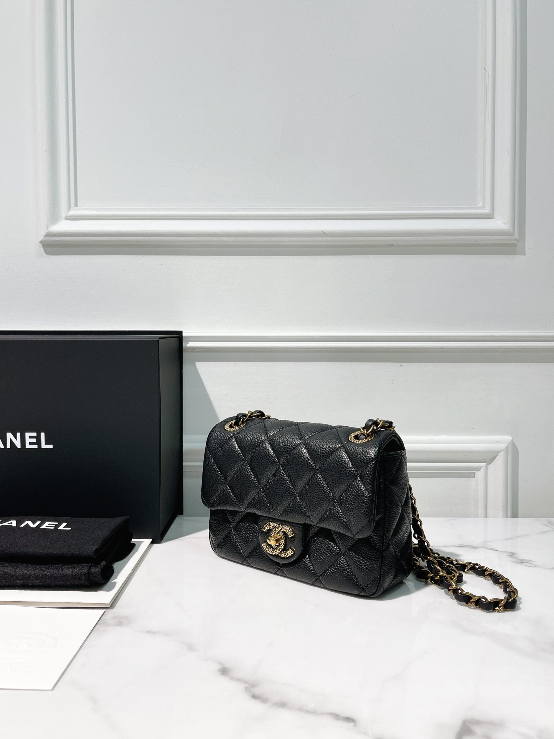 CHANEL 24B MINI SQUARE, Black/Gold