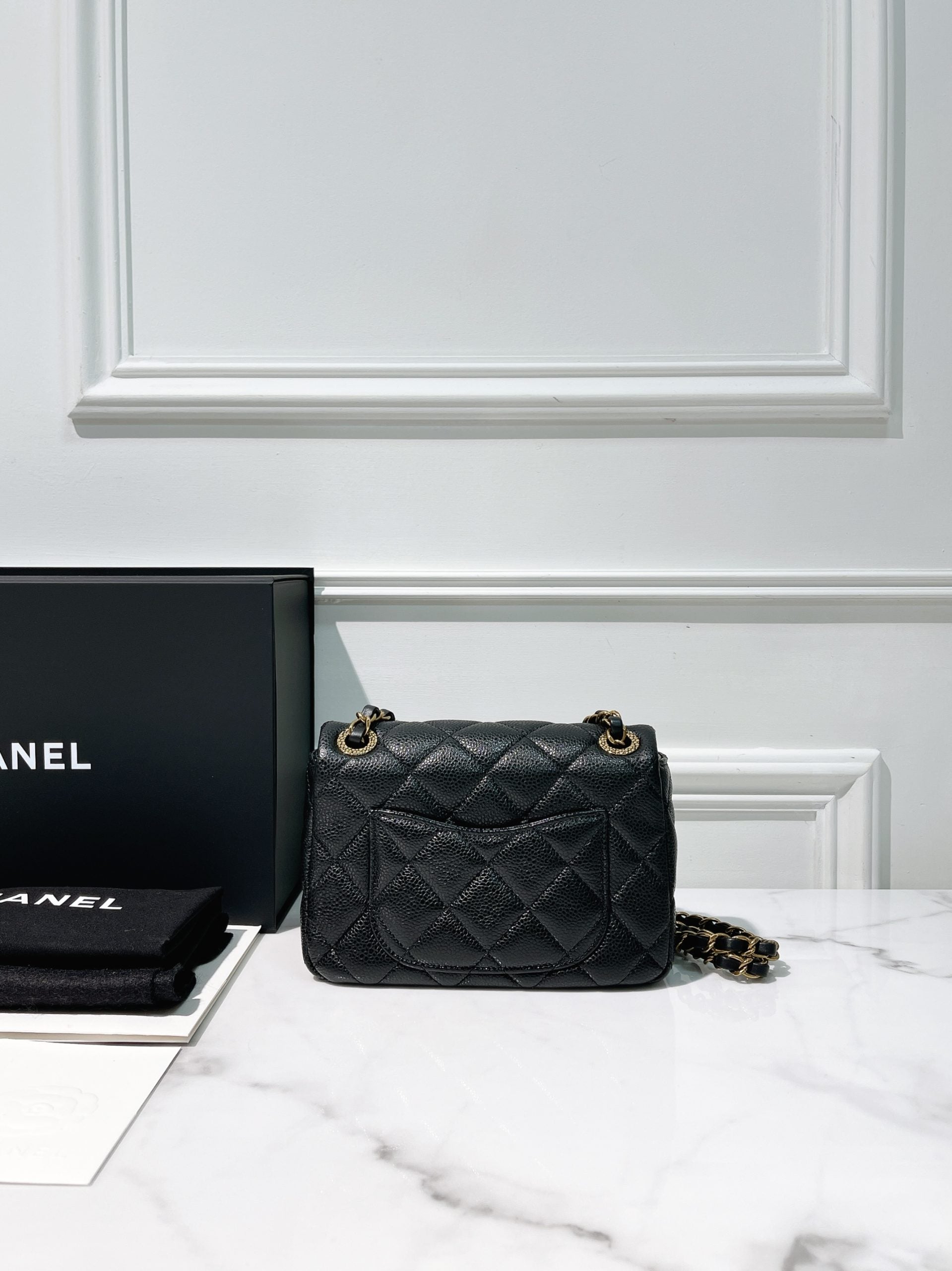 CHANEL 24B MINI SQUARE, Black/Gold