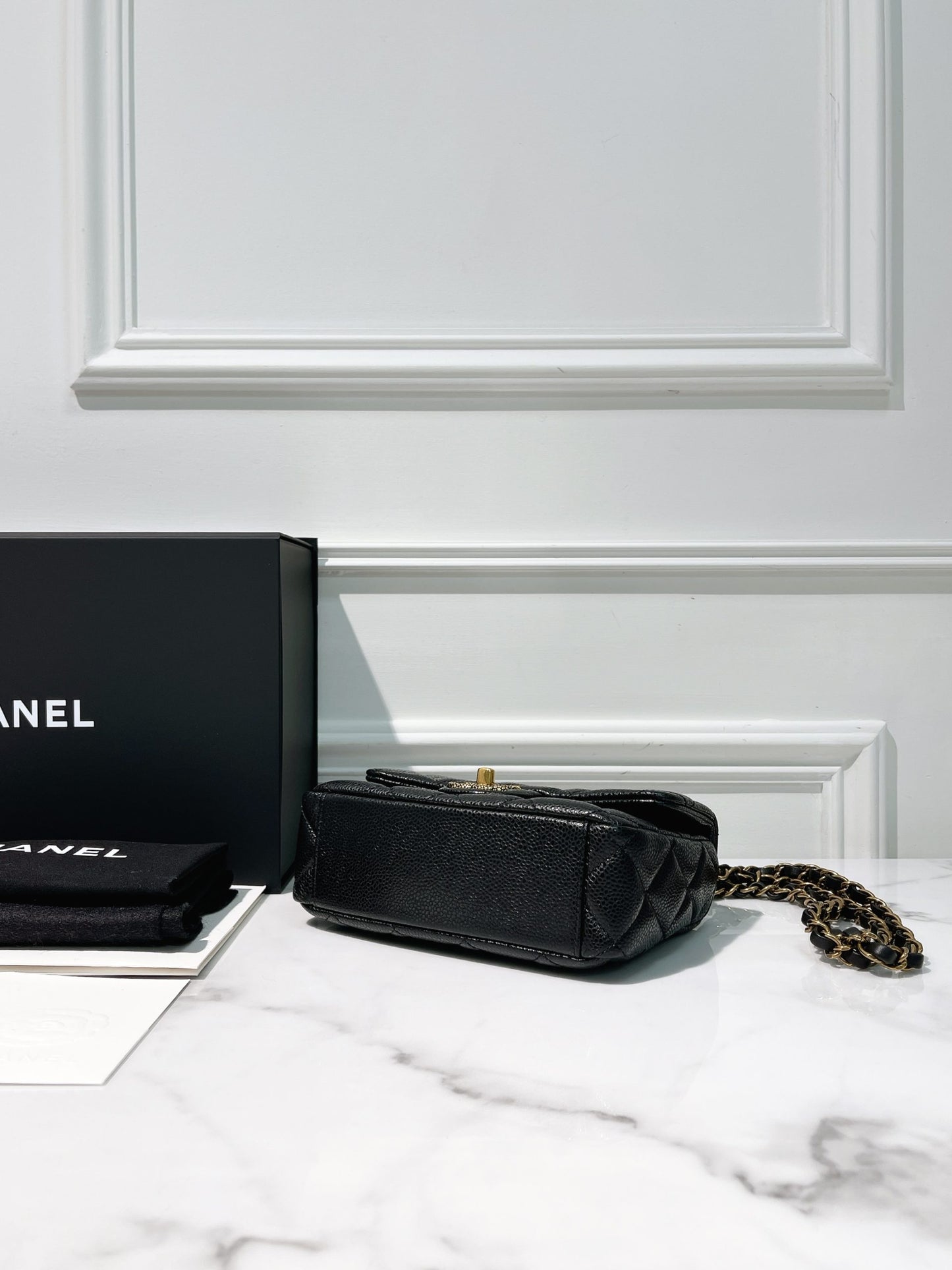 CHANEL 24B MINI SQUARE, Black/Gold
