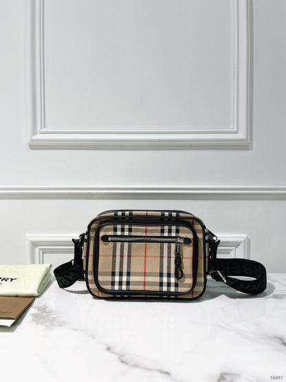 BURBERRY CAMERA BAG