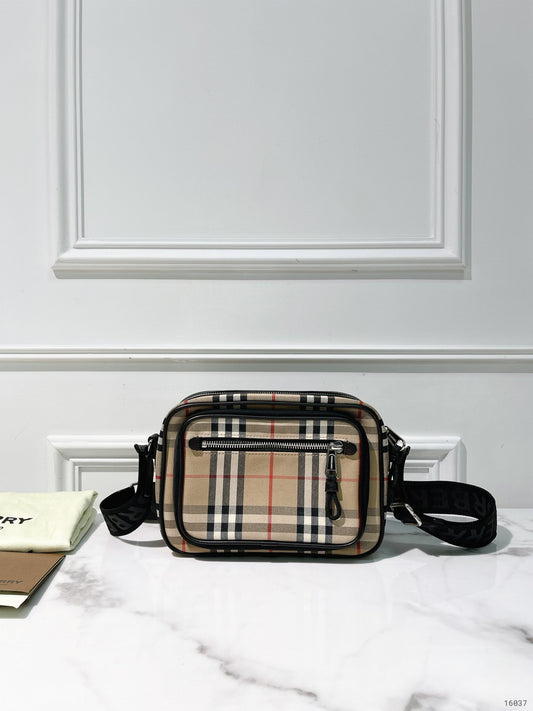 BURBERRY CAMERA BAG